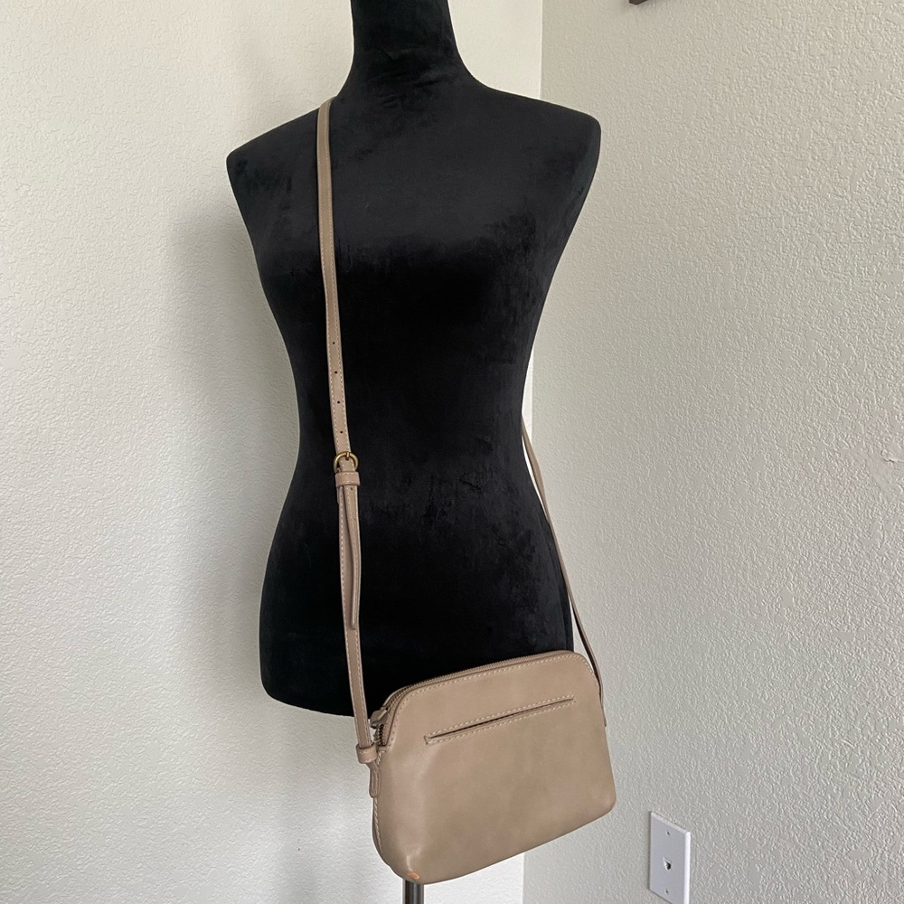 Universal Thread Tan Crossbody Bag